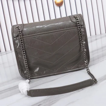 2023 Нова класическа луксозна дамска чанта мода лак ивица флип чанта верига каишка презрамка рамо чанта писмо ключалката crossbody чанта