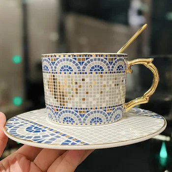 Европейска позлатена геометрична карирана керамична чаша за кафе Изящна чаша за подаръци Двойка Десерт Чаша за мляко Офис чаша за вода Домашен декор