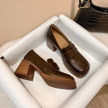 Мода плитка уста Дамски обувки на висок ток 2023 Пролет Нова френска ретро дебела пета малки кожени обувки Квадратни обувки